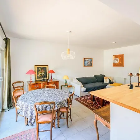 شقة 2 Bedroom Lovely In