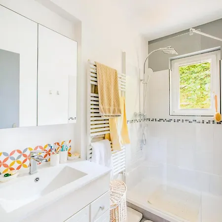 شقة 2 Bedroom Lovely In بواتييه