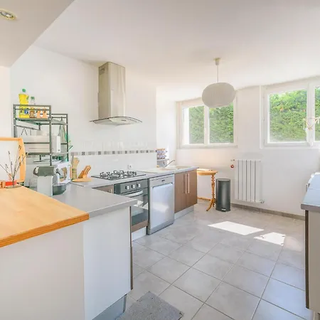 2 Bedroom Lovely In بواتييه